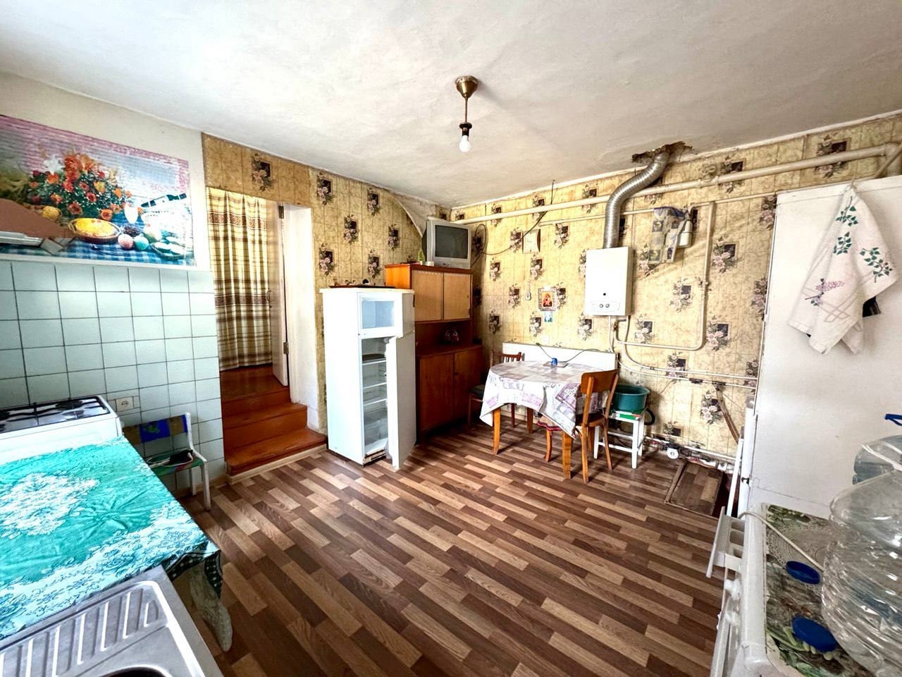 ‼️‼️Продам г Луганск 📌📌дом с гаражом в районе кв Молодежный ( Большой папа) 📌📌✅85 кв м , ✅4 комнаты, ✅кухня 15,5 кв м, ✅с/у раздельный. ✅Потолки 2,70 м. ✅Земли 6 сот , ✅приват. 💰Цена 6200000 ₽ . ☎️Звоните +79595091306 Светлана Филипповна в...