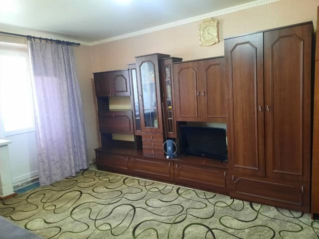Продается 1 комнатная квартира, ул. Щорса, 1/5 эт., общ. пл. 37 кв. м. Цена 2 900 000 руб. Квартира теплая, не угловая, чистая, светлая, сухая, лоджия, кладовая. Окна м/пл, балконный блок, лоджия обшита пластиком. Мебель остаётся. Остановка транспорта в 50 м. от дома. . Тел.: +79591473113 Анастасия...