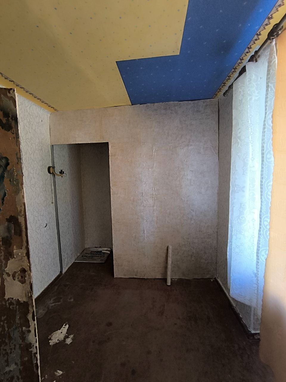 Продам 2-комн. квартиру на кв. ГБК! 1/5 этаж. 45/27/6 м². Кирпичный дом, цоколь высокий. Квартира угловая, железная входная дверь, комнаты проходные, окна м/п, газовая колонка, с/у совмещён. Требует ремонта. Тихий двор. В пешей доступности школа, садик, парк, супермаркеты, остановки общественного транспорта. ...