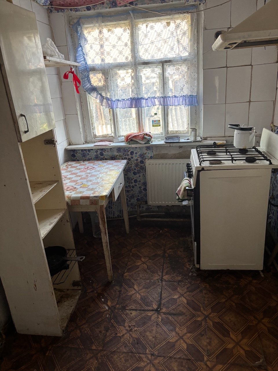 СДАЕТСЯ Дом р-н угла ул. Артема, пер. Речной Общ. пл. 48 кв.м, кухня 6 кв.м, 4 комнаты, 2 изолированные. Газовый котел, форсунка, с/у в доме. Необходимая мебель и техника. Цена 15 000 руб./мес. + коммунальные платежи. Оплата за первый и последний месяцы + услуги АН (единоразово). Агент: Ирина: +7(959)103-25-8...