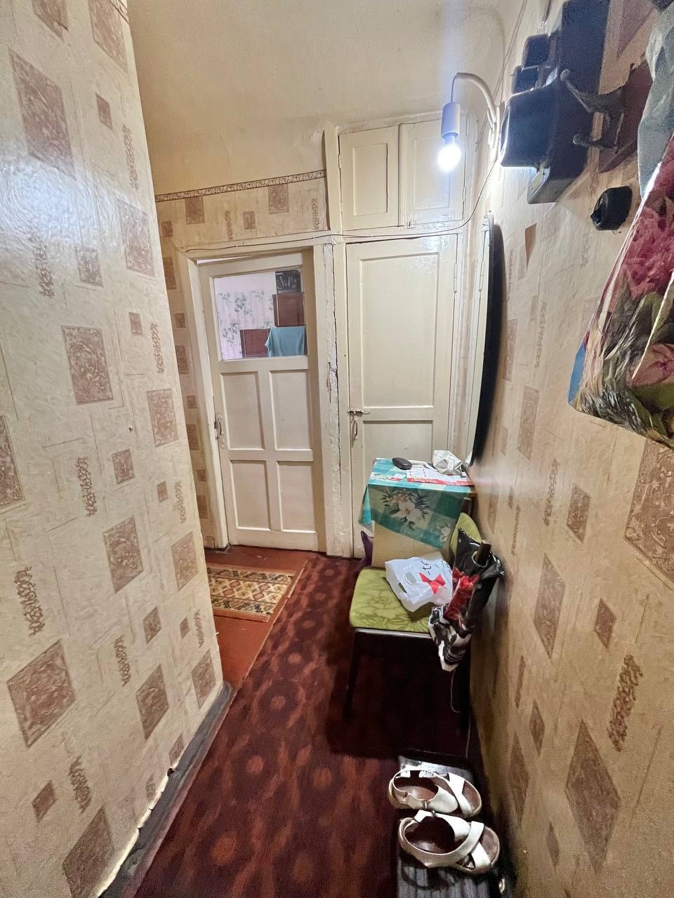 🏠Продается 1-комнатная квартира в кирпичном доме — ул. Кирова, Луганск 📍 Район университета имени Матусовского — удобное расположение для студентов, работников и тех, кто ценит развитую инфраструктуру. 📐 31 м² — жилая 16,6 м², кухня 6,1 м². 🏢 4 этаж из 5, не угловая. 💡 Особенности: — газовая колонка — всегда ...