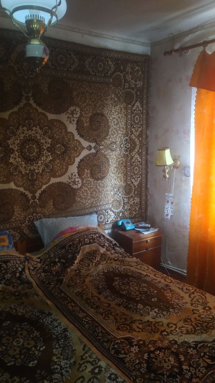 💥💥 Продается дом по ул. Водопьянова, р-н Пожарной части, Жилое состояние. В доме вода, электрическое отопление, батареи новые, на кухне форсунка, удобства также в доме. Во дворе хозпостройки, есть гараж со смотровой ямой. Возможен вариант под бизнес (есть небольшой ларек с торговым оборудованием). Рядом остан...